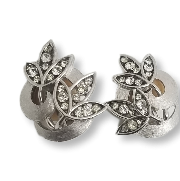 CROWN TRIFARI 1963 MCM  SILVERTONE & CRYSTAL FLOWER CLIP ON EARRINGS - Picture 2 of 4